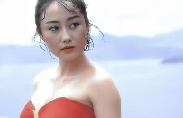 何猷邦竟由何超琼看管到底是谁的孩子如今又扯出利智太乱