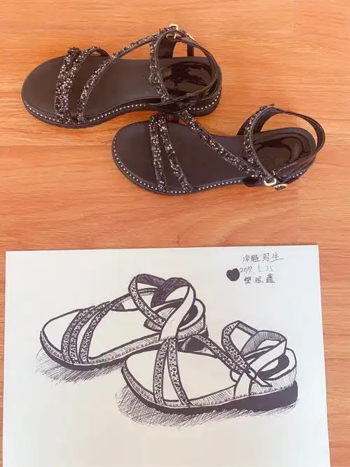 素描写生班《凉鞋写生》学生作品