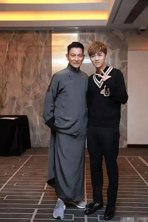 刘德华鹿晗同框俩人身高和官宣大不一样是谁虚报身高了