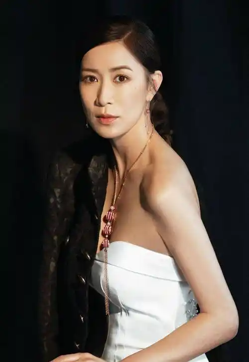 细数娱乐圈来自香港的70后女星,她们个个漂亮大气,你还知道谁?