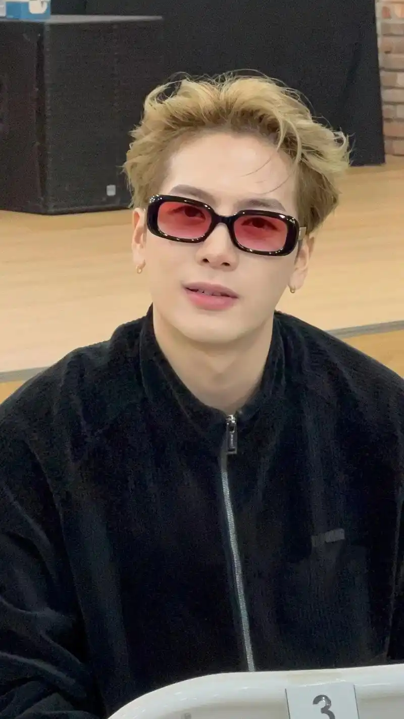 王嘉尔牌壁纸 您拿好 #王嘉尔  - 抖音