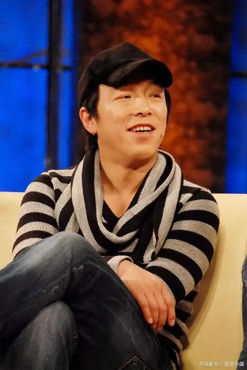 黄渤,中国著名演员,导演和歌手,是一位备受瞩目的娱乐巨星.