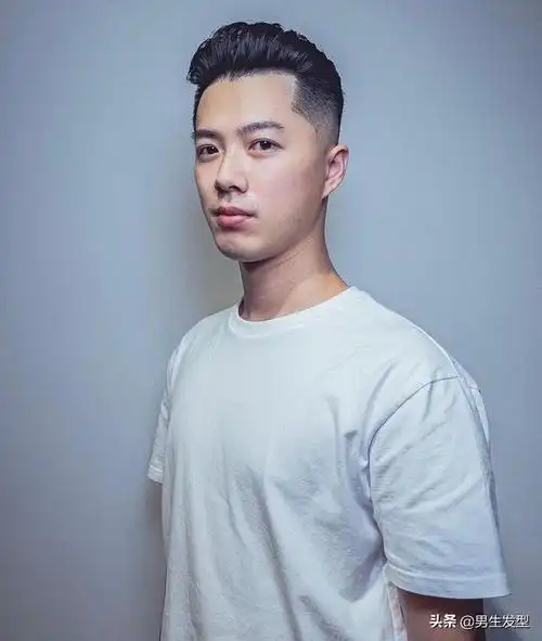 男生只会剪寸头就out了今年剪这3款发型潮流又帅气