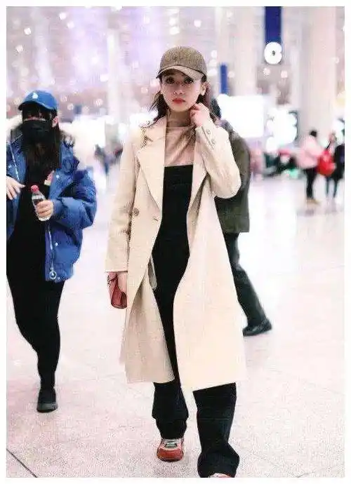 原创吴谨言洋气过头了吧松垮垮的一身矮矬矬的气质都没了