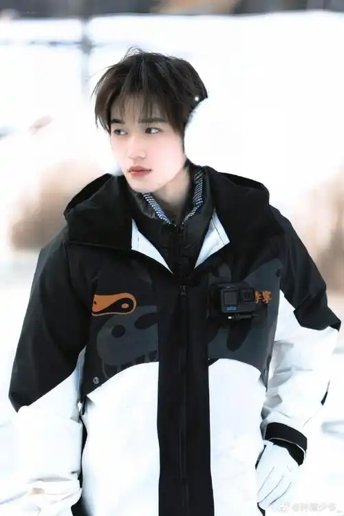 宋亚轩 青衿向戏灼韶华##宋亚轩冬日暖阳大片##宋亚轩神图