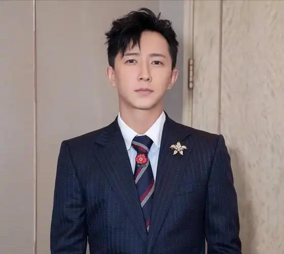 40岁以下的男演员单片票房过10亿共有八位哪位含金量最高