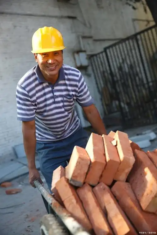 男人很累,多关心下男人