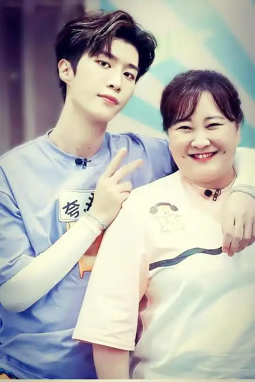 范丞丞ins怒发文:把嘴闭上!疑似回应与贾玲未婚生子传闻