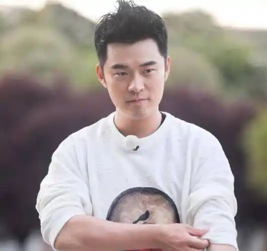 王勉送陈赫小女儿生日礼物,被喊魔鬼王叔叔,许婧与张子萱暗较劲_王冕