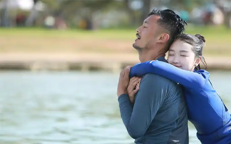 我们相爱吧余文乐周冬雨图片桌面壁纸