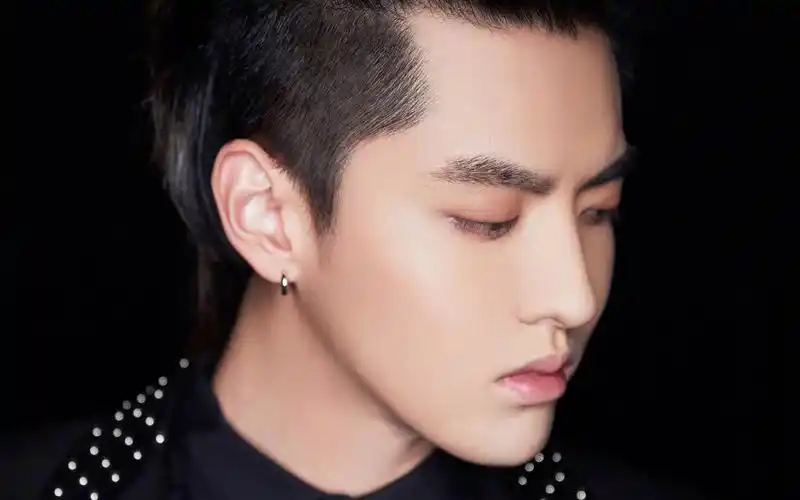 酷帅吴亦凡时尚ipad壁纸_小鲜肉偶像吴亦凡