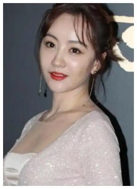 杨蓉近照颜值翻车看到她生图下的长相这才是39岁该有的脸
