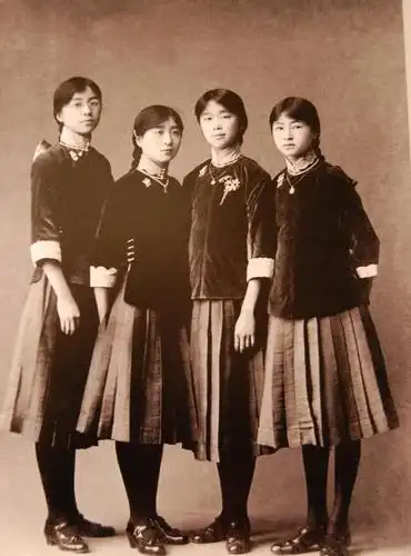 民国时期的"小清新"校服老照片:活力十足,满满的时代感,美呆