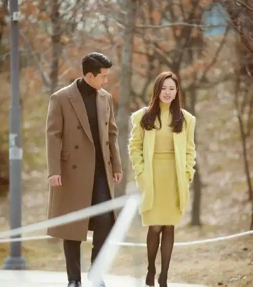 玄彬孙艺珍合体拍广告孙艺珍白裙秀苗条身材玄彬化身望妻石