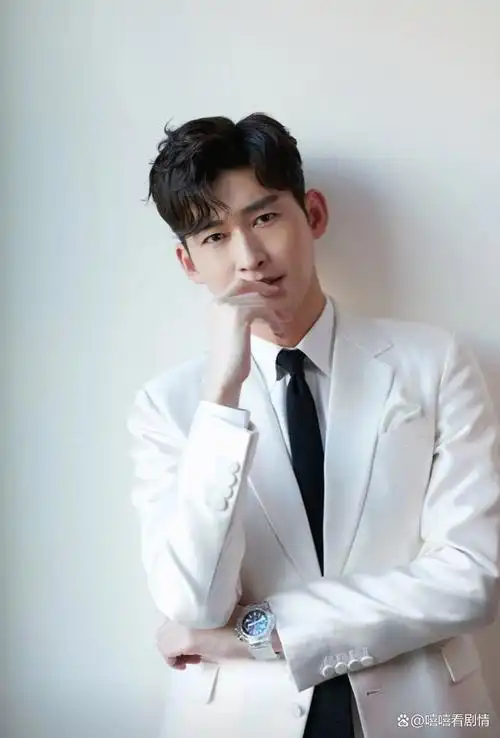 张翰#张翰,1984年10月6日生于黑龙江省齐齐哈尔,中国男演员,歌手