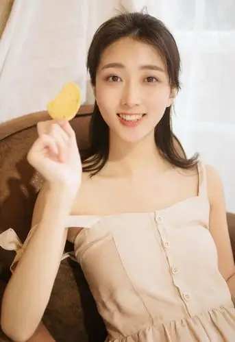 清新甜美氧气美女肌肤白私房写真_新浪看点