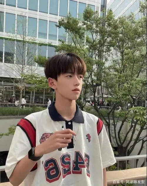 今年夏季男生发型就别再乱选了,剪这3款就对了,帅气有型显年轻