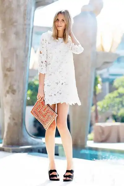 一字白色坡跟凉鞋搭配什么穿合适,裙子,上衣裤子都可