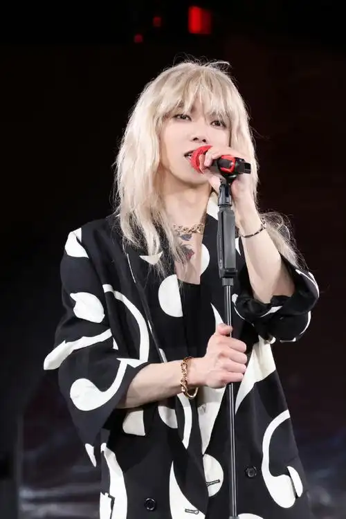 华晨宇金长发##华晨宇演唱会一口气官宣三站##华晨宇