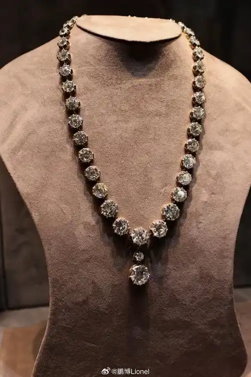 作为全世界珠宝行业的高端展会,日内瓦珠宝展汇集了大量的行业精英们