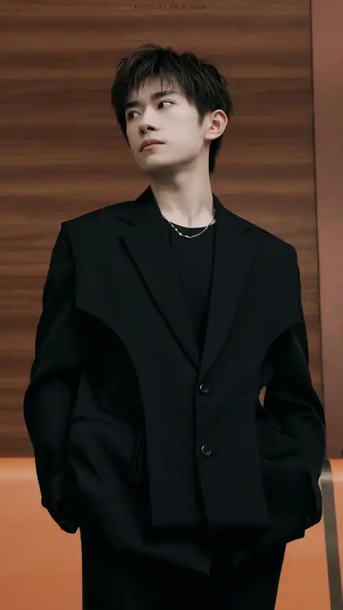 tfboys眼部特写##易烊千玺十稔终章皆成序