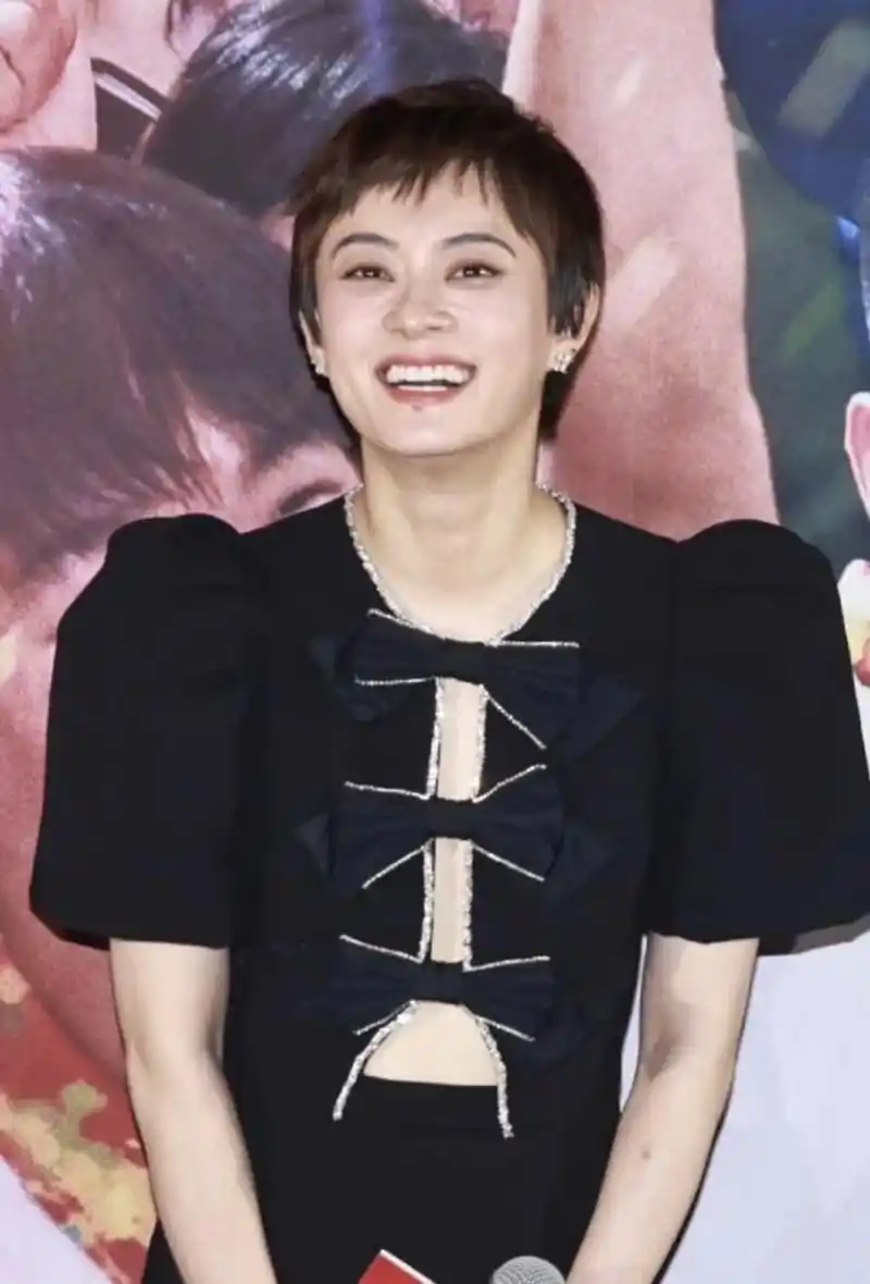 生图镜头下的孙俪,哪里像"娃儿妈"?这皮肤状态,绝了!