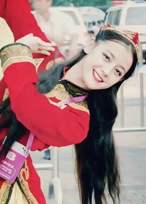 不得不说,迪丽热巴早期的颜值,放到现在看也依旧让人心动!