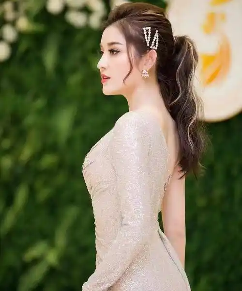 越南女孩身姿迷人选美出道被人熟知好身材离不开这项运动