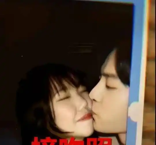 肖战的粉丝太有才!直接把杨紫p成自己,看到"亲脸照":我酸了