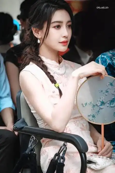 angelababy杨颖 大宝贝的旗袍造型真的太绝了! - 抖音