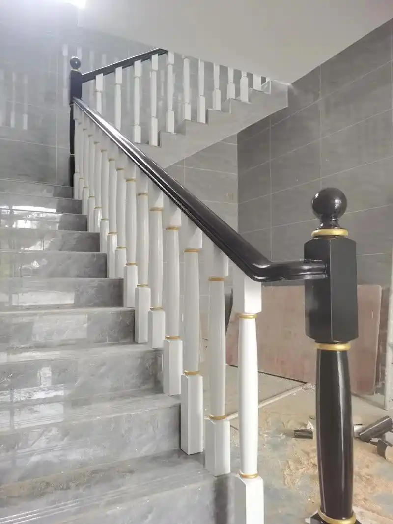 黑白美人款#专业的事情交给专业人去做 #楼梯扶手安装效果图 - 抖音