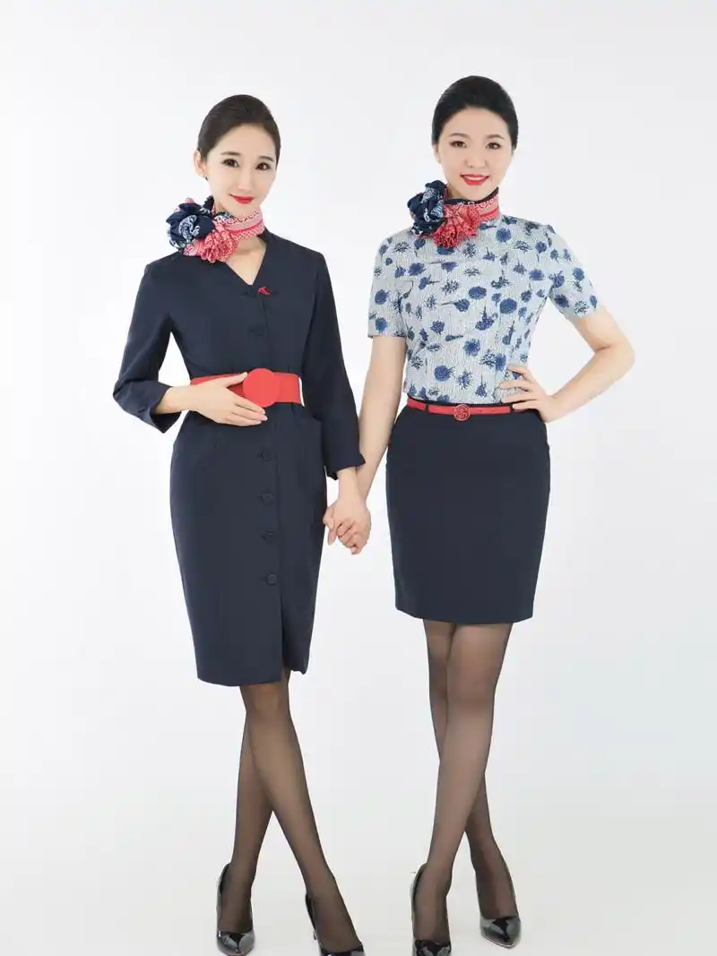 东航制服照 /红唇93记忆7615 与其说怀念飞行时期的容貌与状态