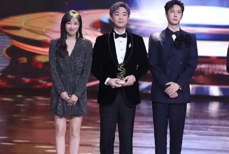 微博之夜王一博王俊凯同台大鹏预定王一博的下部电影