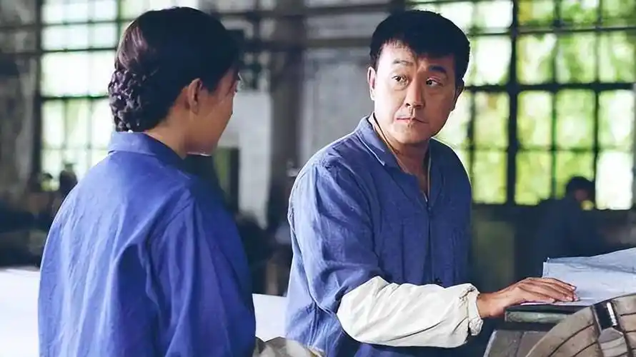 据何冰说,那日李海洋向他表白之后,回到家的他便心虚了起来.