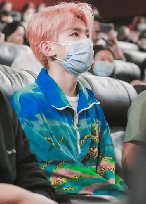 王源粉发造型太绝我觉得我又可以了入股王源你绝对不亏