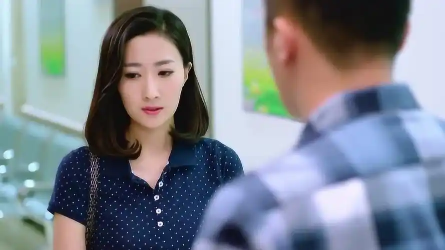 家庭秘密妈妈躺在病床上小儿子不出钱还装病推辞亲姐怒了