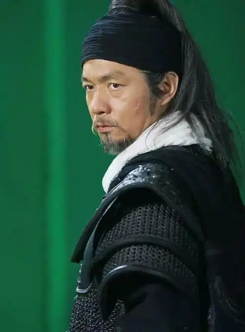 爆棚的帅气男演员,只是存在感太低了,他演过《大秦帝国之崛起》的白起