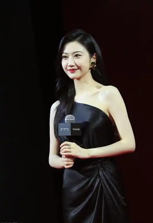 景甜:摆烂后,突然海阔天空