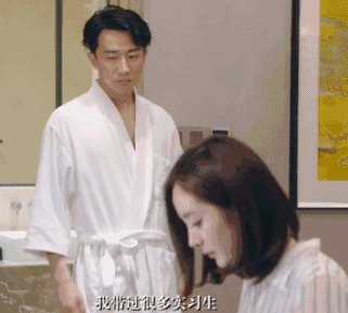 时髦幂也可以职业范儿,看翻译官幂hold职业装!