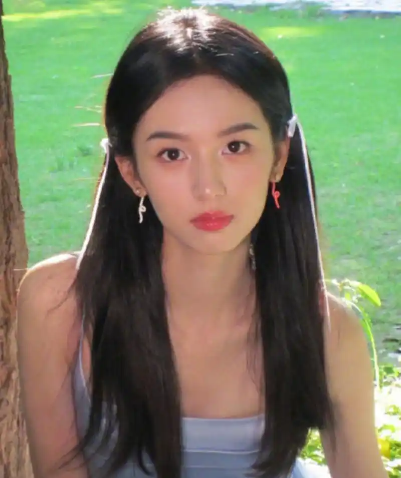 周也冷脸vs笑脸,笑与不笑差距真大