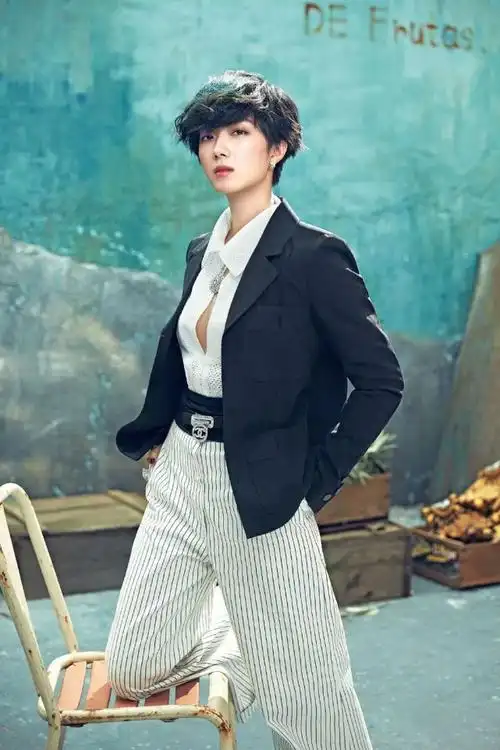 组图文艺女神桂纶镁慵懒优雅写真大片