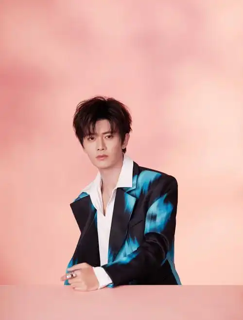 任嘉伦超话你们那里的月亮升起来了吗?