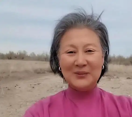 小品女王黄晓娟:短短几年痛失3位至亲,如今过着幸福的生活