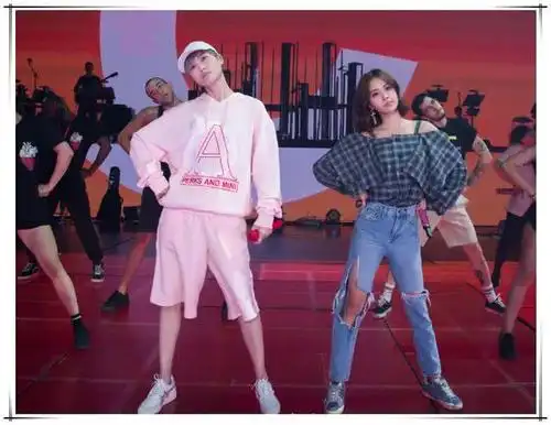 156身高同框175李宇春毫不怯场,网友:天后就是天后