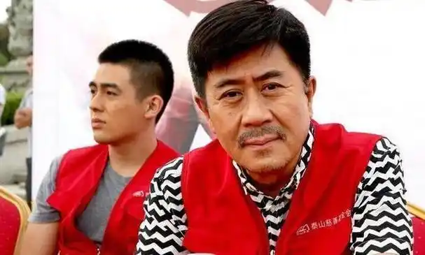 演员郭凯敏二婚后幸福儿子颜值好帅