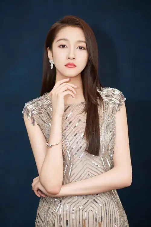 简介:关晓彤性感优雅节目剧照图片,分享一组关晓彤图片给大家,图中的