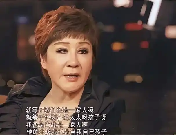 向太曝光33岁旧照,身材纤细样貌胜郭碧婷,难怪向华强从没绯闻