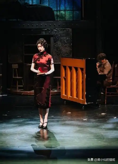 倪妮穿黑色旗袍真好看身材纤挑又有料东方美衬得淋漓尽致