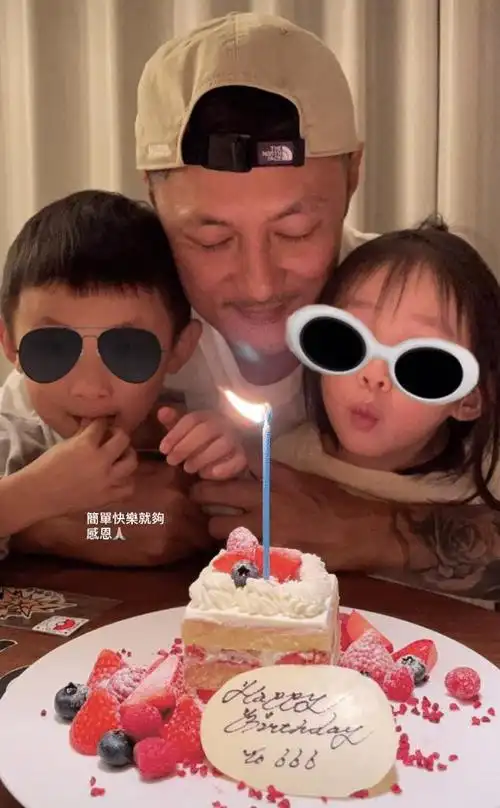 余文乐晒41岁生日照,一双儿女抱在怀里,兄妹共用一张脸超可爱