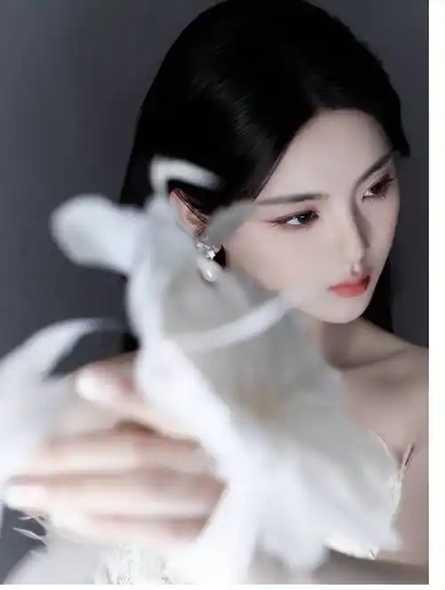 原创钉珠蕾丝礼服裙杨超越身材纤细淑女范十足